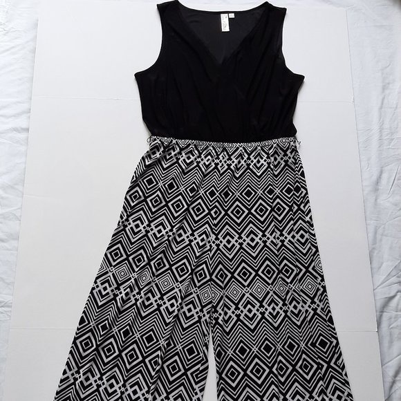 Pants - Black & White Geometric Print Sleeveless Jumpsuit